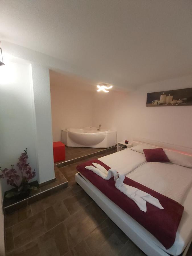 Hotel Panda Maribor Bagian luar foto