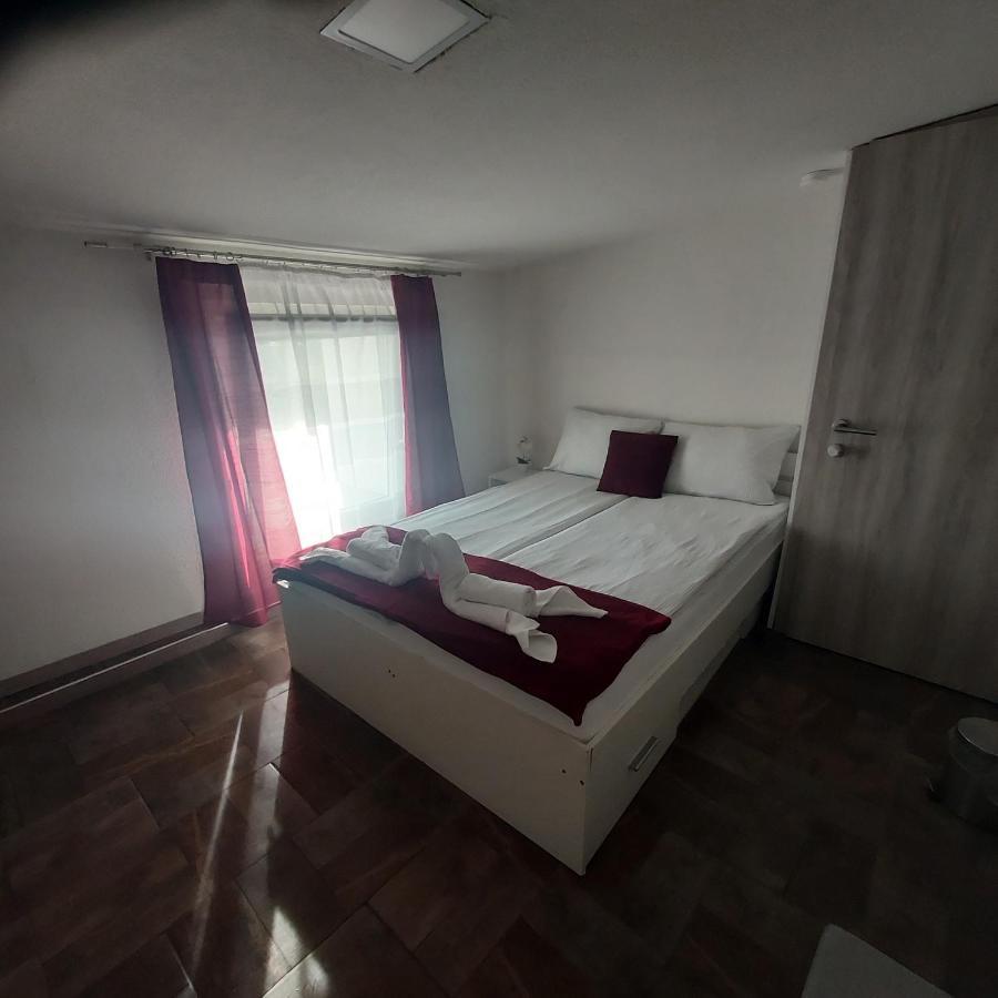 Hotel Panda Maribor Bagian luar foto